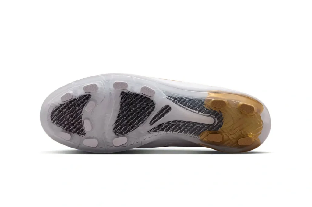 Nike Cryoshot Tiempo Legend R10: Ronaldinho’s Return