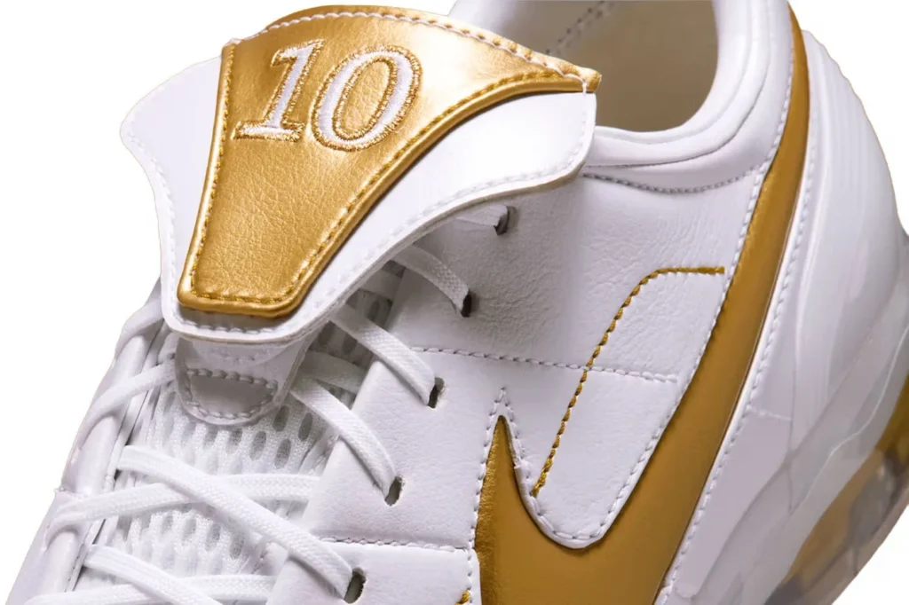 Nike Cryoshot Tiempo Legend R10: Ronaldinho’s Return