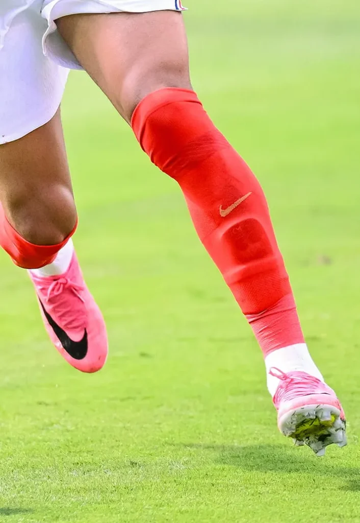 nike pink football boots