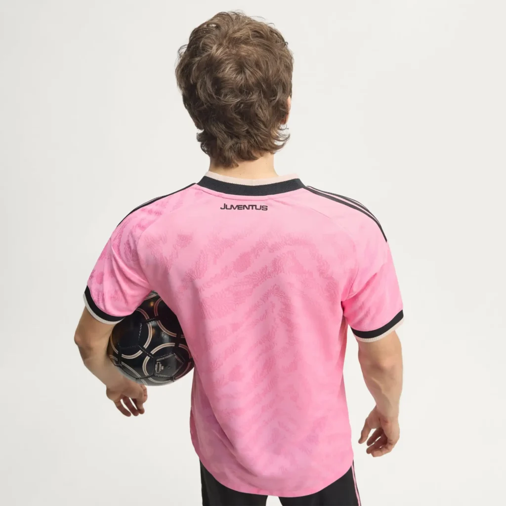 What is the Juventus Trefoil kit
