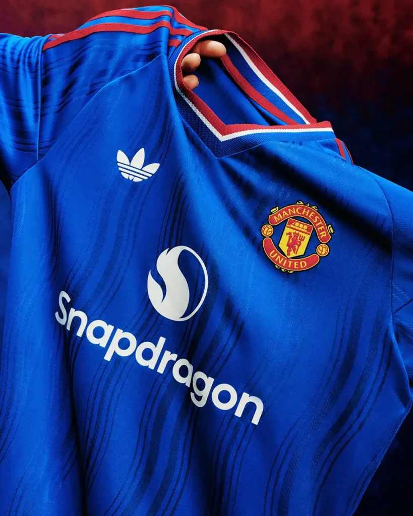 United Trefoil away kit 2026