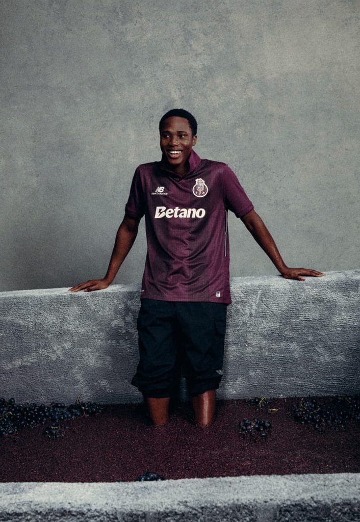 Detail of the one-button ruby polo collar and tonal stripe texture on the FC Porto 2026/27 away shirt.