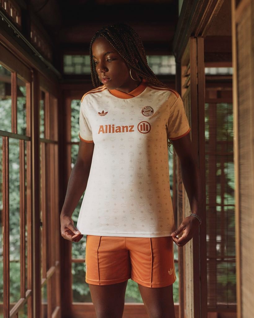 FC Bayern off-white special edition kit