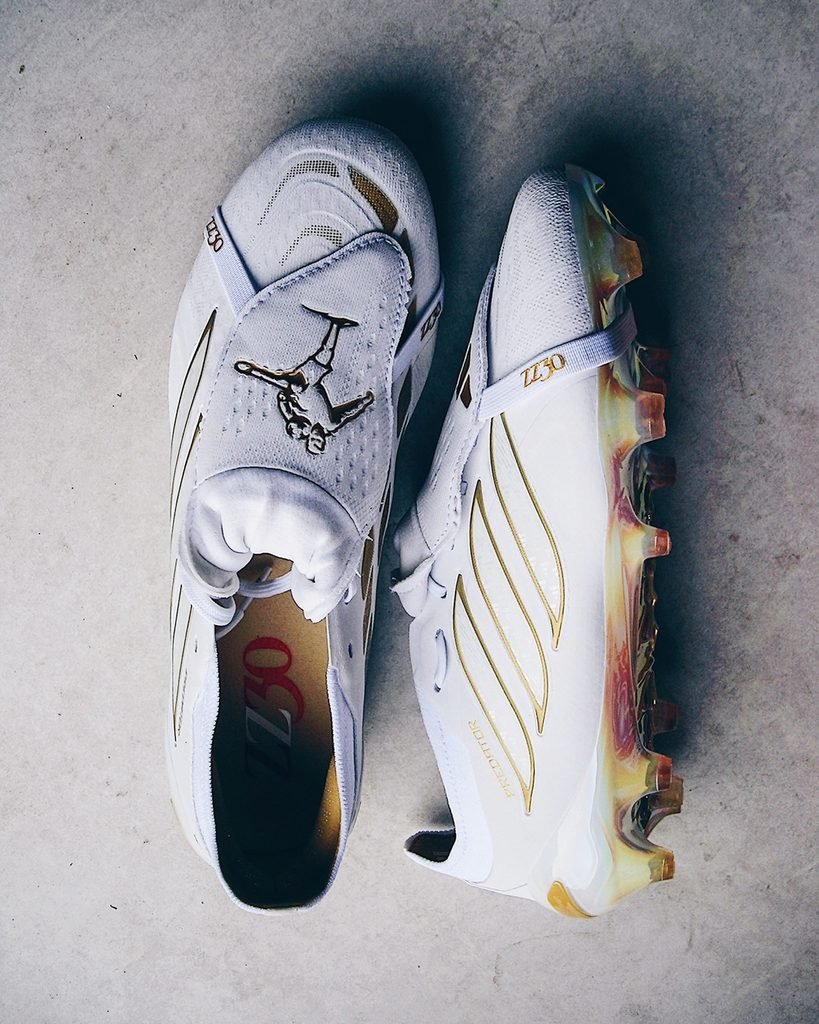The liquid gold chrome Controlframe split outsole of the Zidane Predator boot.